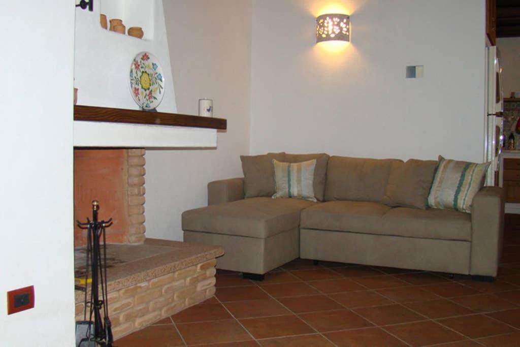 Bella Casa Con Giardino A 10 Minuti Dal Mare Apartment Aglientu Exterior photo